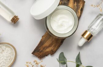 Doğal Anti-Aging Ürünleriyle Cilt Bakımı Rutininizi Yeniden Keşfedin